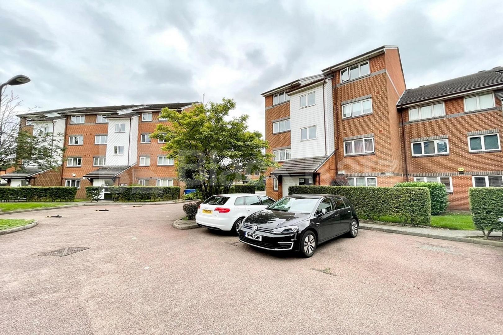 Recently redecorated throughout, wooden floors, stylish neutral decor. Goodwin Close, Bermondsey